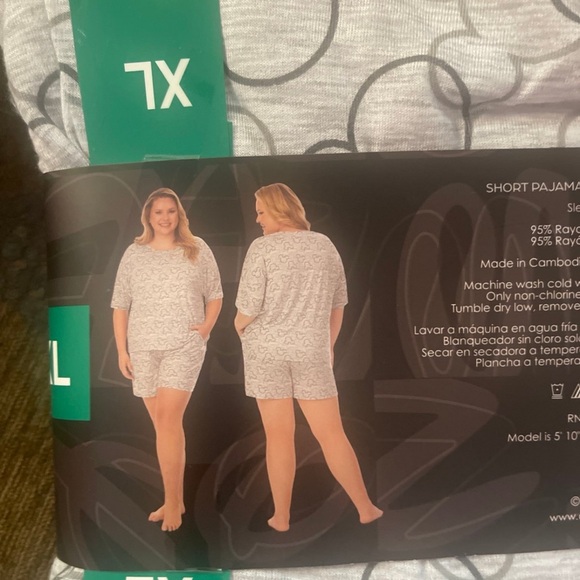 Disney Gray Mickey Mouse Lounge Set XL - Picture 3 of 4